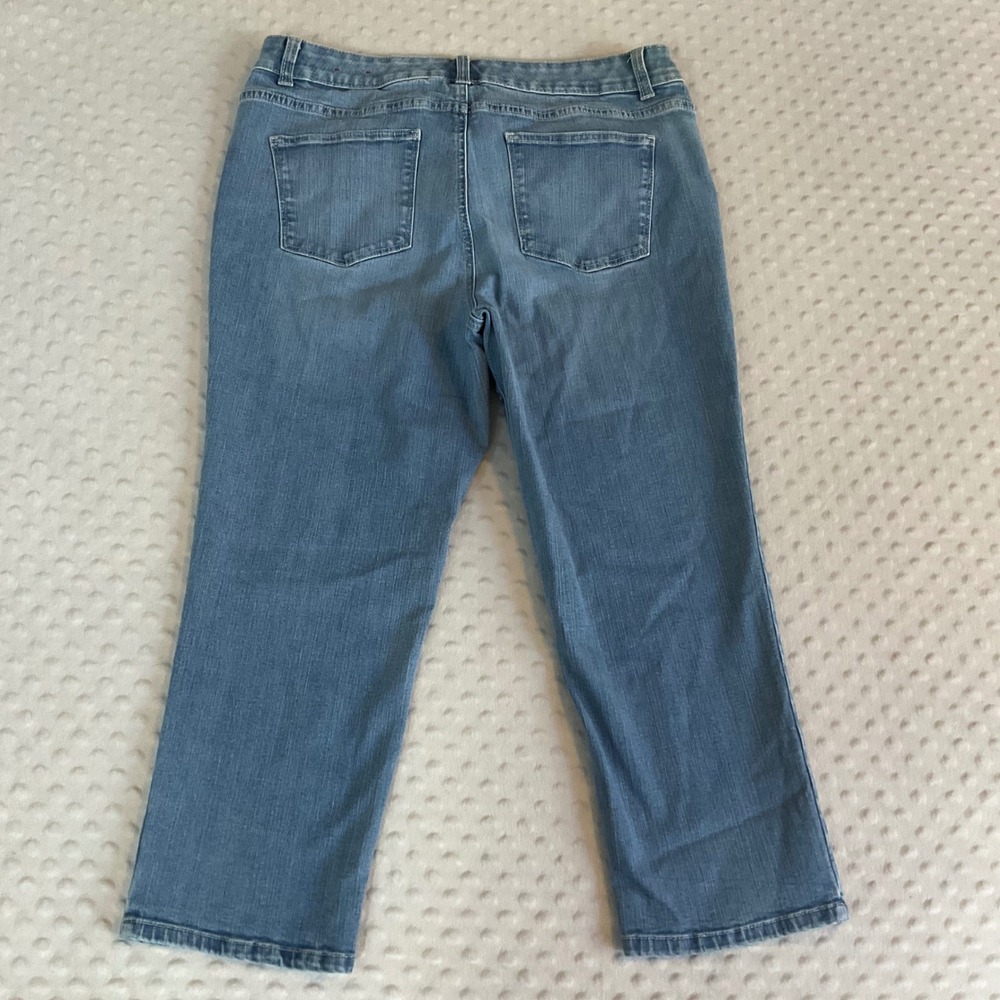 Talbots Cropped Jeans Women 14P Blue Floral Embroidered Simply Flattering Denim - Picture 7 of 8